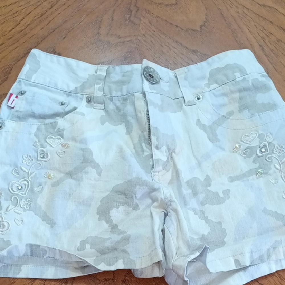 BONGO Gray and White Floral Lace Shorts